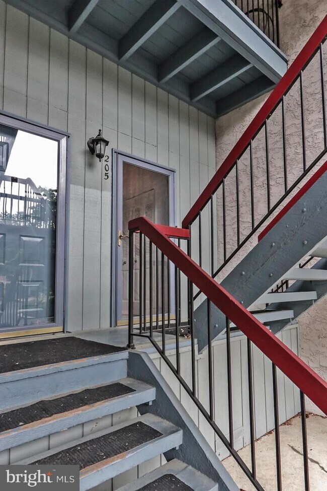 Foto del edificio - 205 Kings Croft Dr