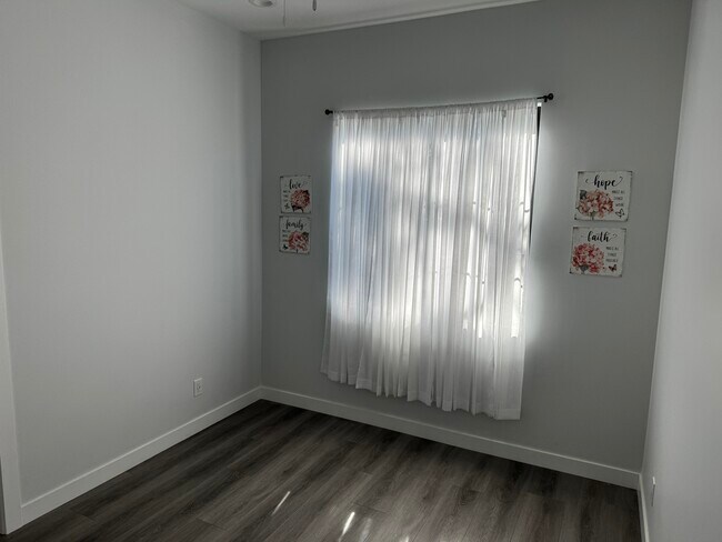 Foto del edificio - 1373 S Sean Dr