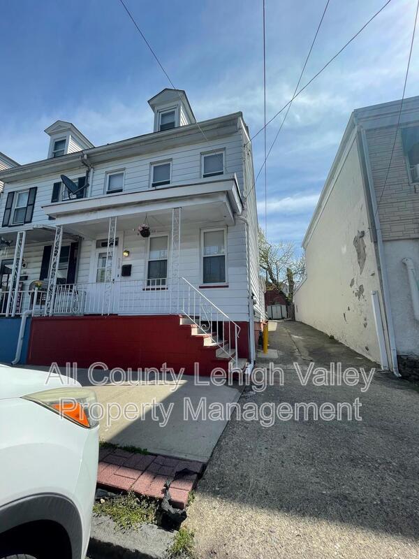 318 S 10th St, Easton, PA 18042 House Rental in Easton, PA