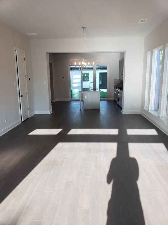 Foto del edificio - 3207 Forest Park Blvd