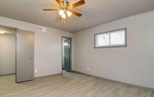 Room - 1490 Monroe Ave