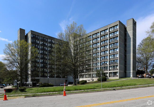 Foto del edificio - JJ Henderson Housing Center