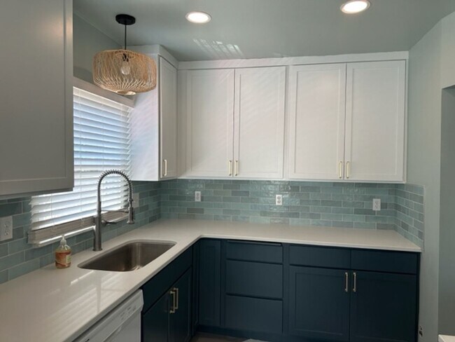 Building Photo - Downtown Coeur d' Alene Home (P#356)