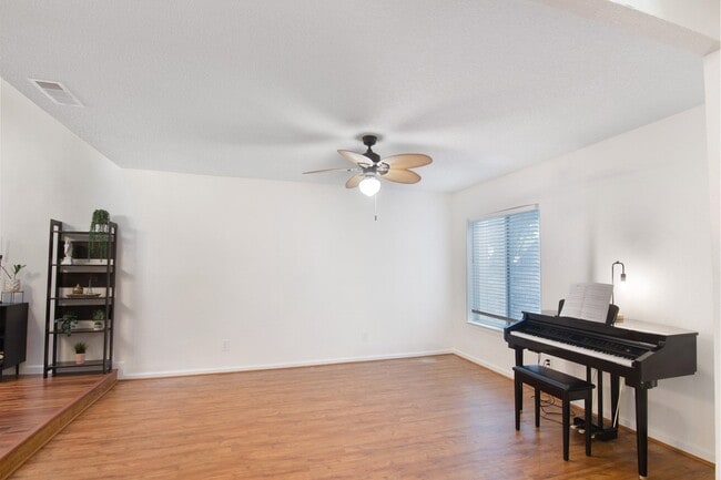 Building Photo - 11681 Village Pl Dr