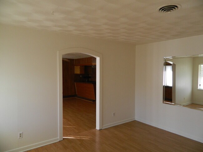 Building Photo - COMING SOON! Brick 3-Bed, 2-Bath with Fenc...