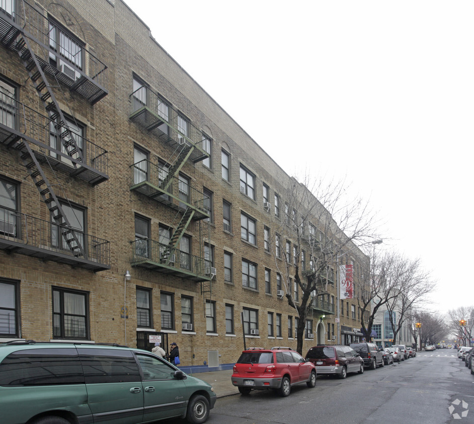 3510 35th St, Astoria, NY 11106 Apartments in Astoria, NY
