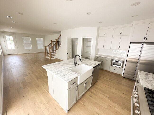 Foto del edificio - 1246 W James St