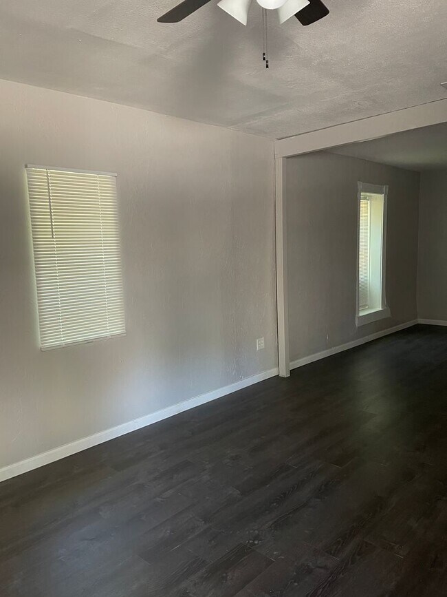 Building Photo - Pet friendly remodeled property.