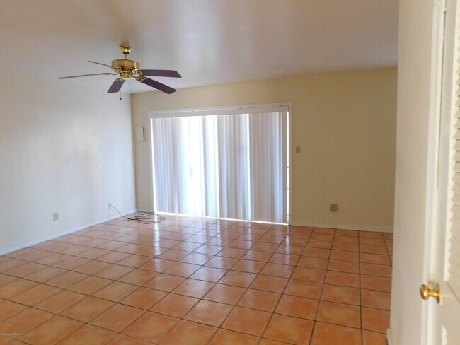 Foto del edificio - 155 E Colonial Ct