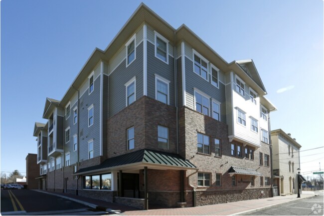 Building Photo - 6 N Doughty Ave