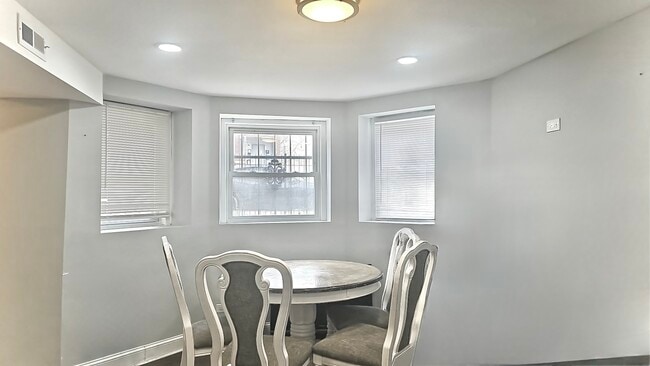 Building Photo - 3539 W Grenshaw St