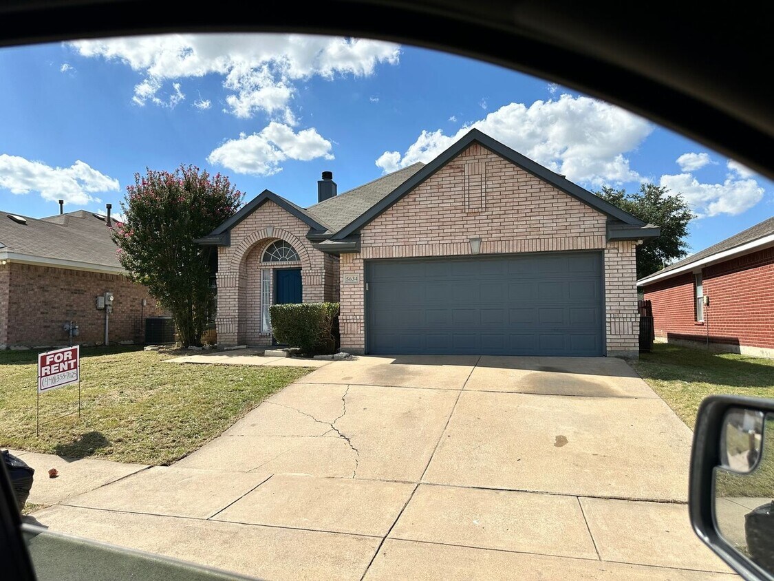 Primary Photo - 3 Bedroom Single Family Home in Arlington