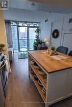 Building Photo - 36 Lisgar St