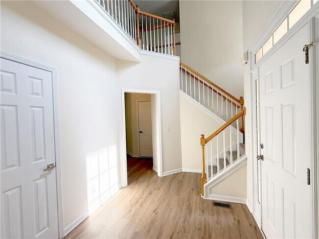Foto del edificio - 350 Laurel Glen Crossing