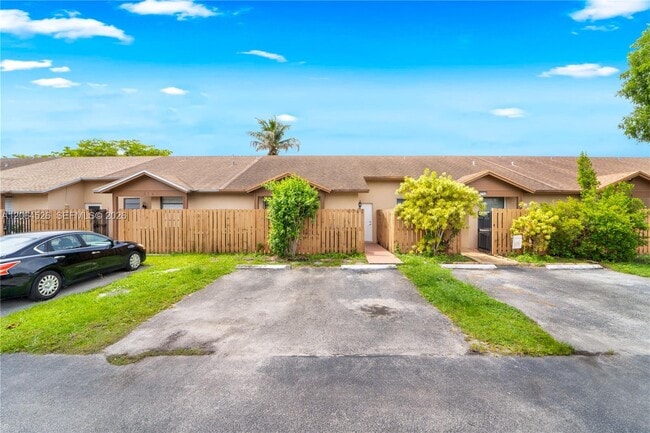 Foto del edificio - 6742 NW 188th Terrace