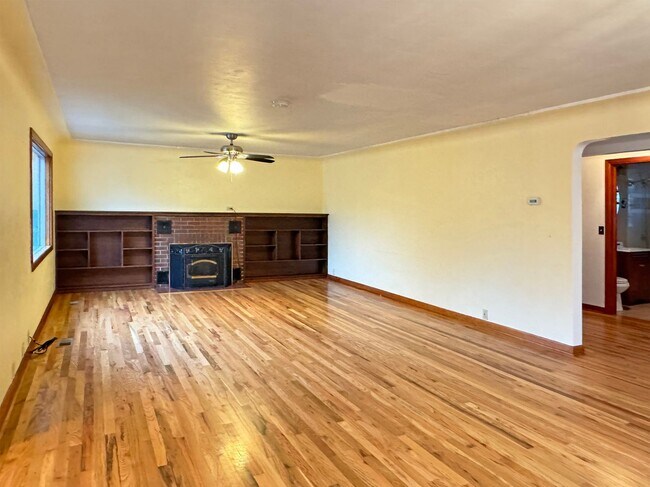Foto del edificio - Beautiful historic 4 Bedroom home in South...
