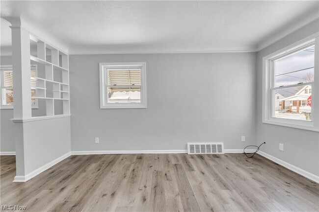 Foto del edificio - 20650 Miller Ave