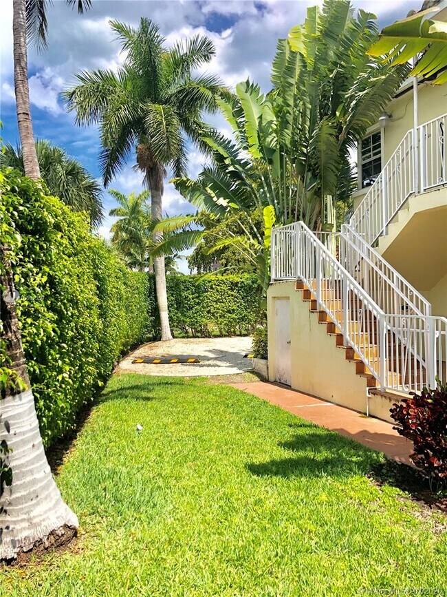 Building Photo - 2200 Calais Dr