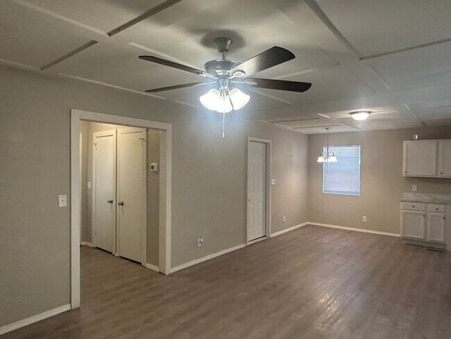 Foto del edificio - 20539 E 4th St