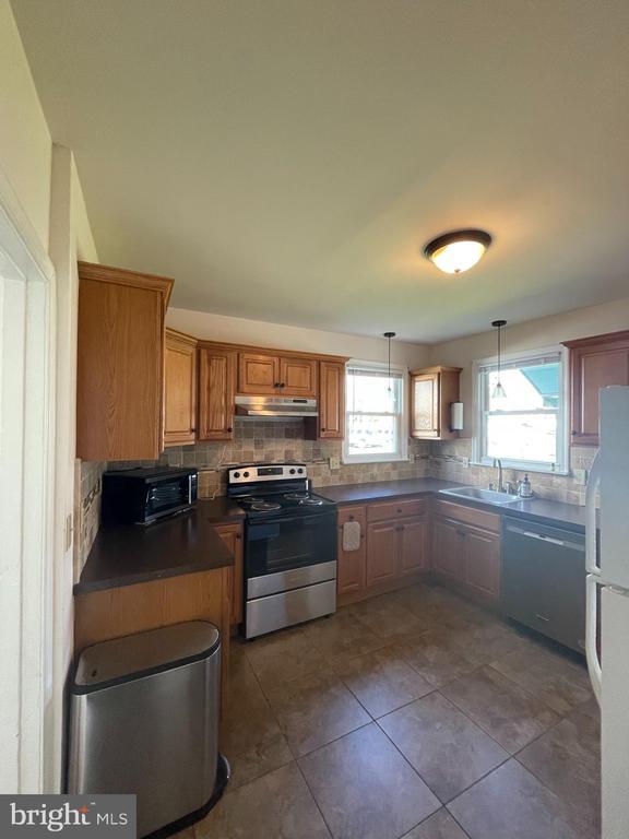 Primary Photo - 127 Edgehill Ave