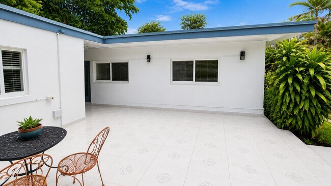 Foto del edificio - 2130 NE 191st Dr