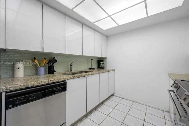 Foto del edificio - 3 bedroom in Hallandale FL 33009