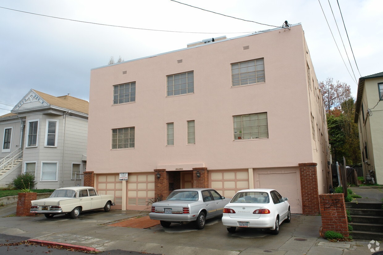 Building Photo - 1919 Curtis St