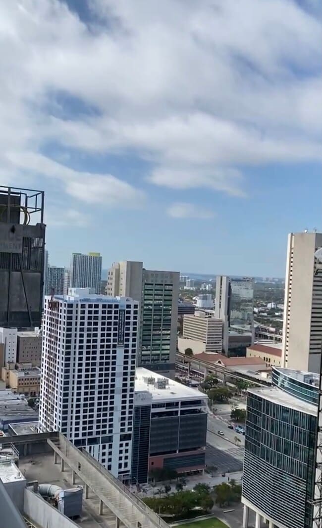 Building Photo - 148 SE 1st Ave