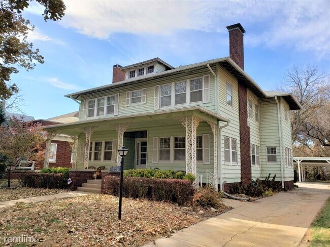 Building Photo - 2 br, 1.5 bath Townhome - 921 Spaulding Ave A