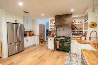Building Photo - 3276 Shannon Lakes Dr N