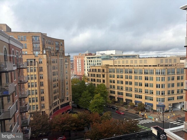 Building Photo - 1220 N Fillmore St