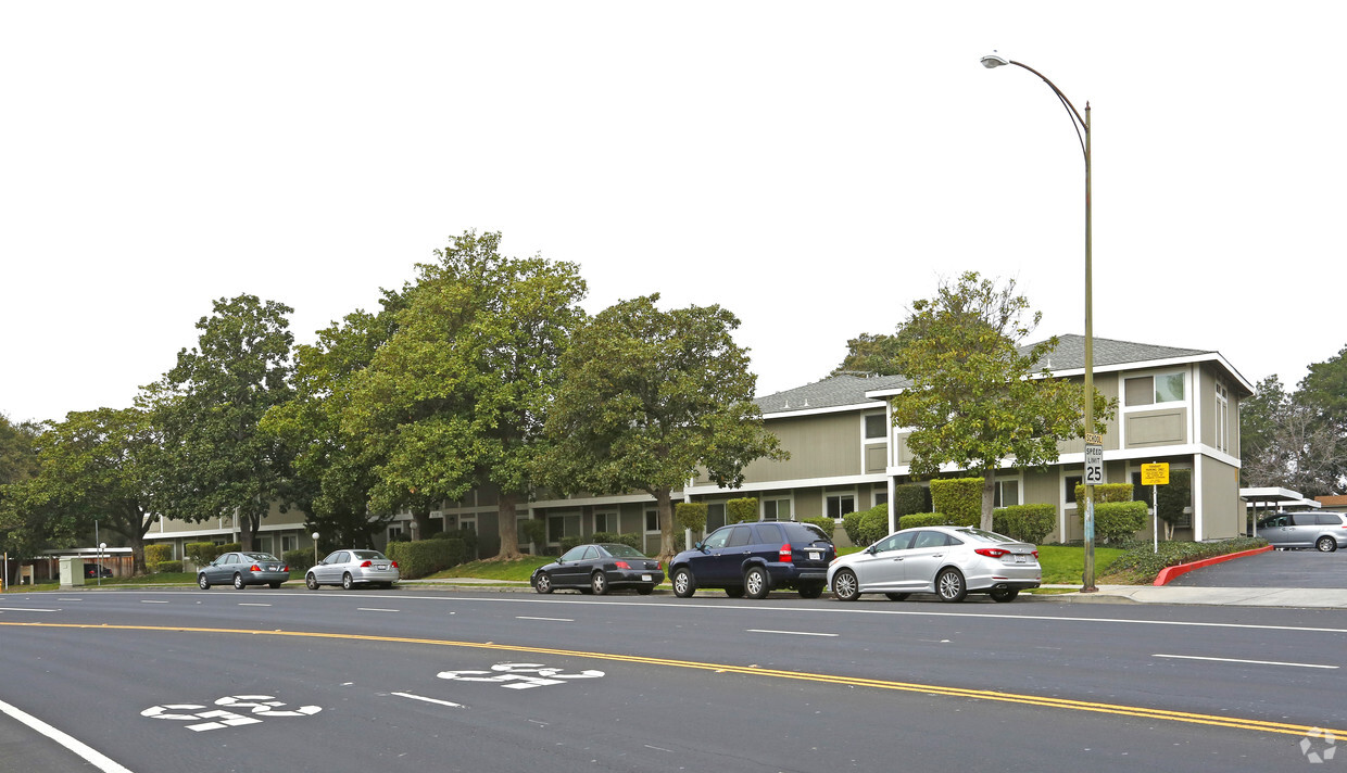 Foto principal - Los Gatos Oaks Apartments