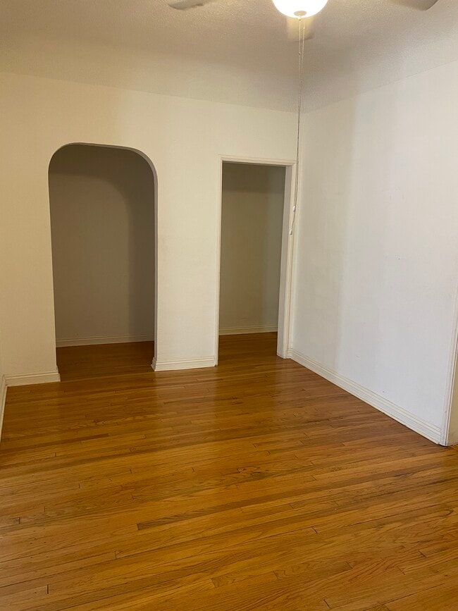 Building Photo - 1547 S Wooster St