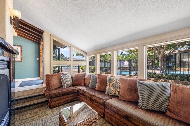 Building Photo - Pinecreek Village Apartments