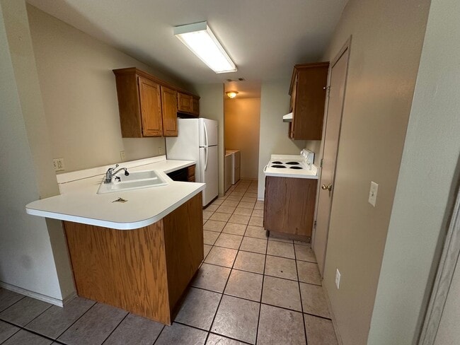Building Photo - Welcome to this charming 3-bedroom, 2-bathroom home located in the heart of Russellville, AR.