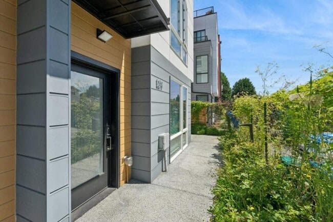 Foto del edificio - 3 bedroom in Seattle WA 98108