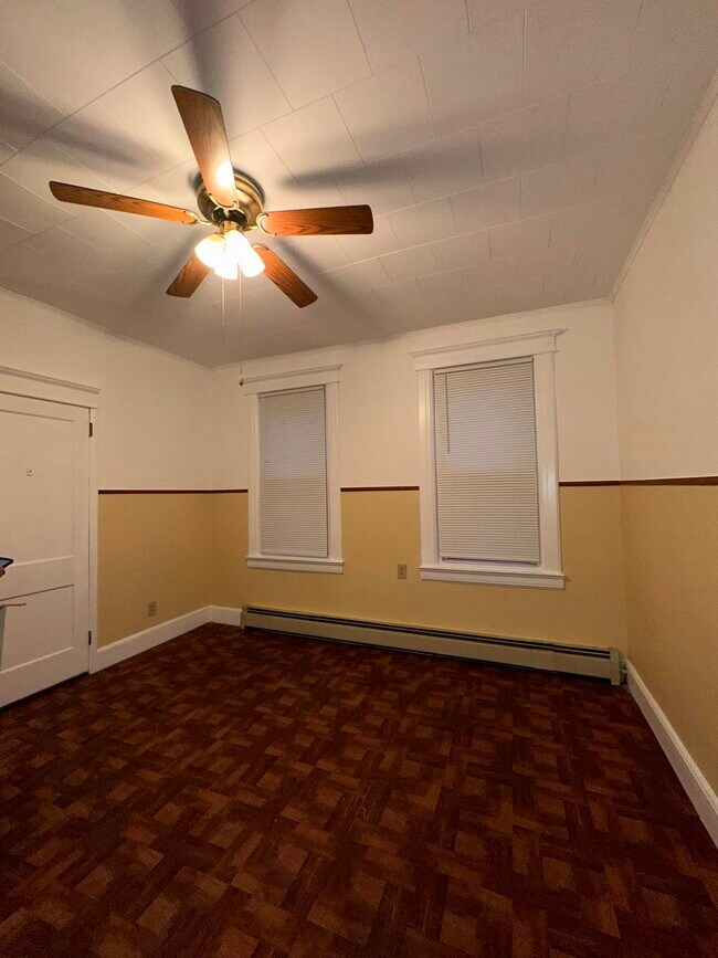 Foto del edificio - 128 W 19TH St