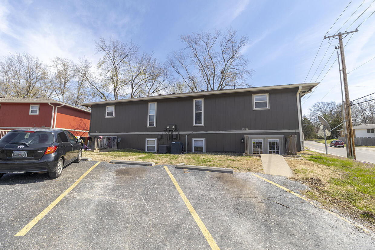 Building Photo - 203 Wheaton Ct