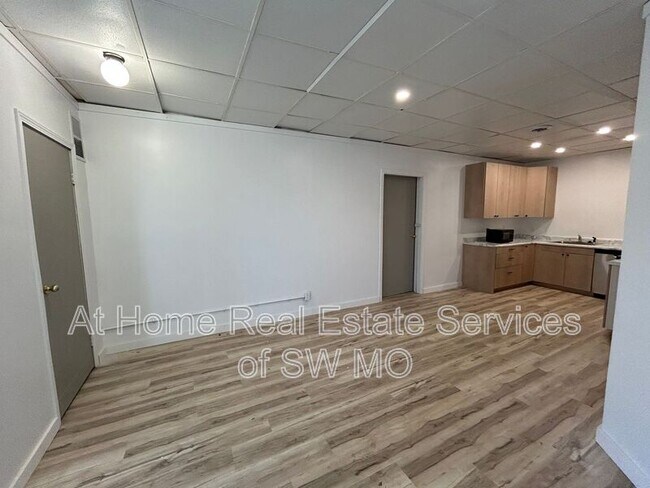 Building Photo - 3342 E Linwood St