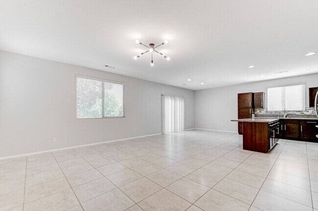 Foto del edificio - House For Rent! 4 beds, 3 baths Community ...