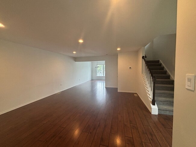 Building Photo - Welcome Home- 3 bedroom 2.5 bath updated a...
