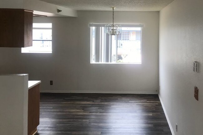 Building Photo - 13707 Cerise Ave