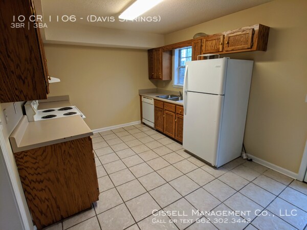 Building Photo - 10 Davis Springs