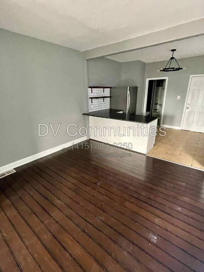 Foto del edificio - 1335 W 61st St