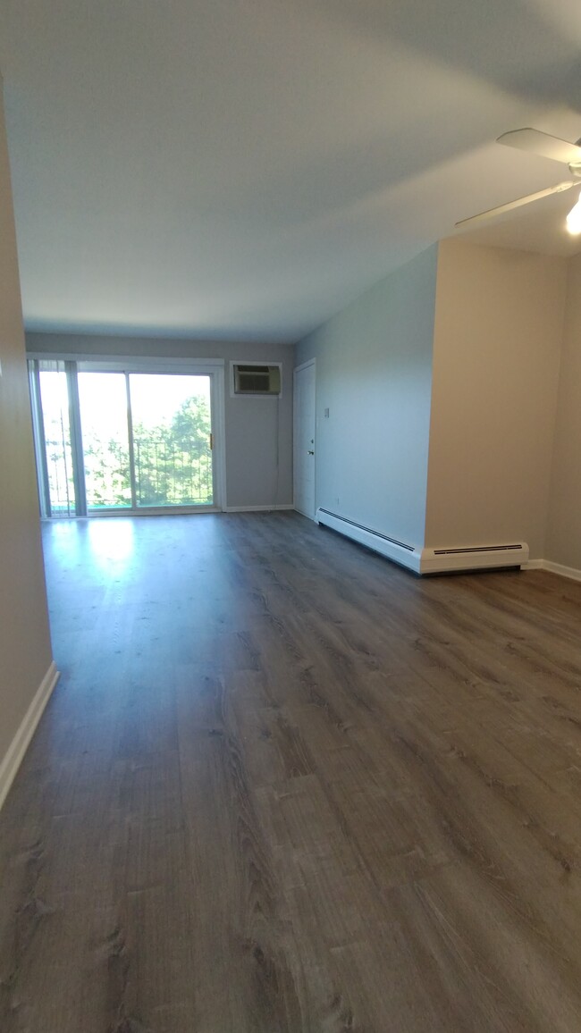 Building Photo - 1215 Whispering Hills Ct