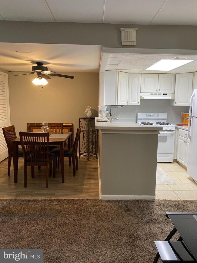 18102 Delaire Landing Rd Unit 102, Philadelphia, PA 19114 Room for