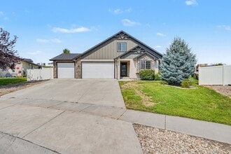 Building Photo - 2040 Kelly Dr