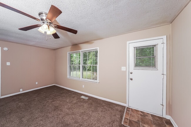 Building Photo - 1656 5th Pl NW