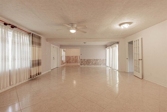 Building Photo - 3818 Almeda Genoa Rd