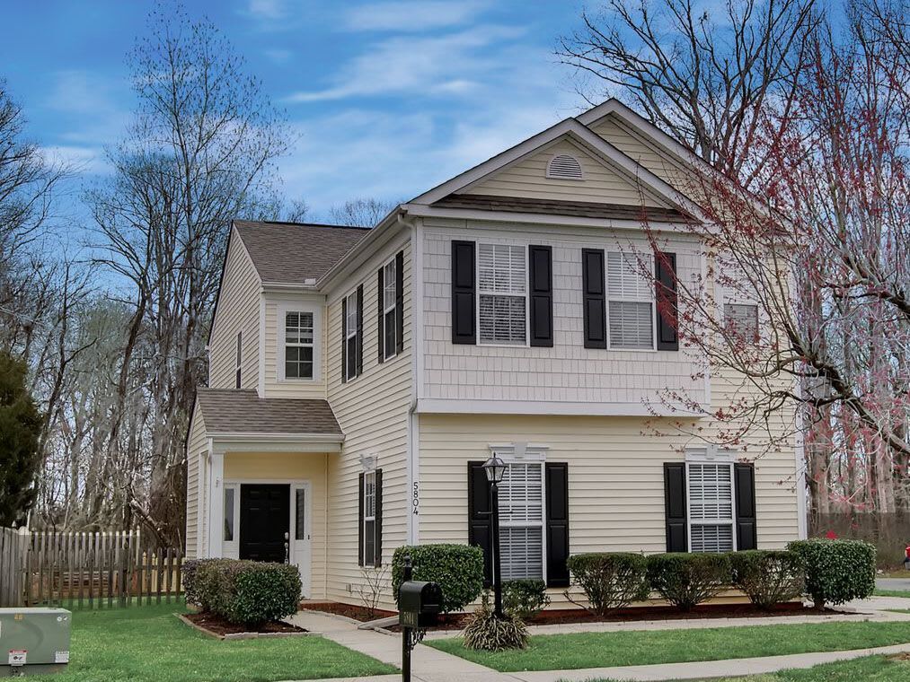 Foto principal - 5804 Waverly Lynn Ln